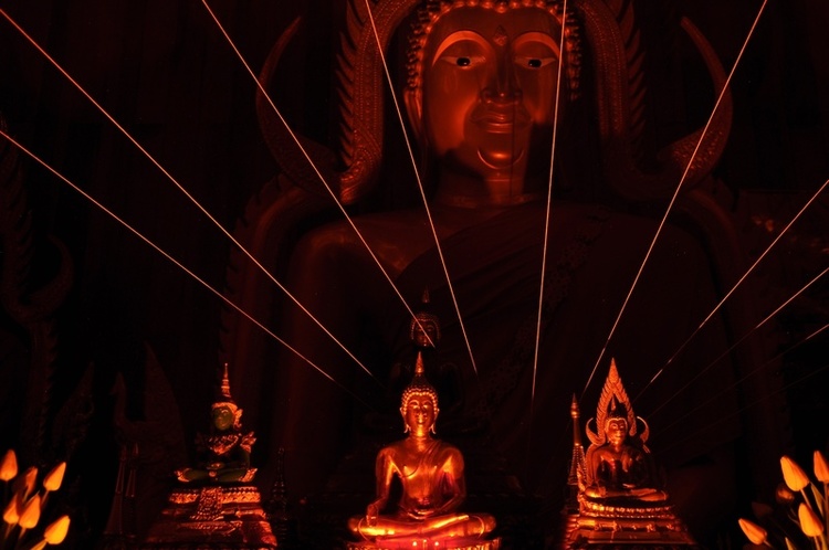 Buddhas and chanting strings