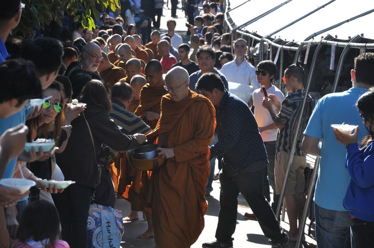 A photo of the alms round on the morning of the kathina.